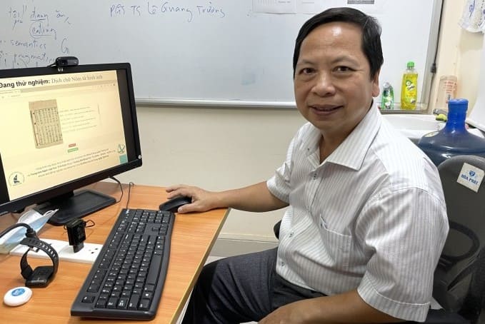 Nhà khoa học Việt dùng AI dịch chữ Nôm sang chữ Quốc ngữ